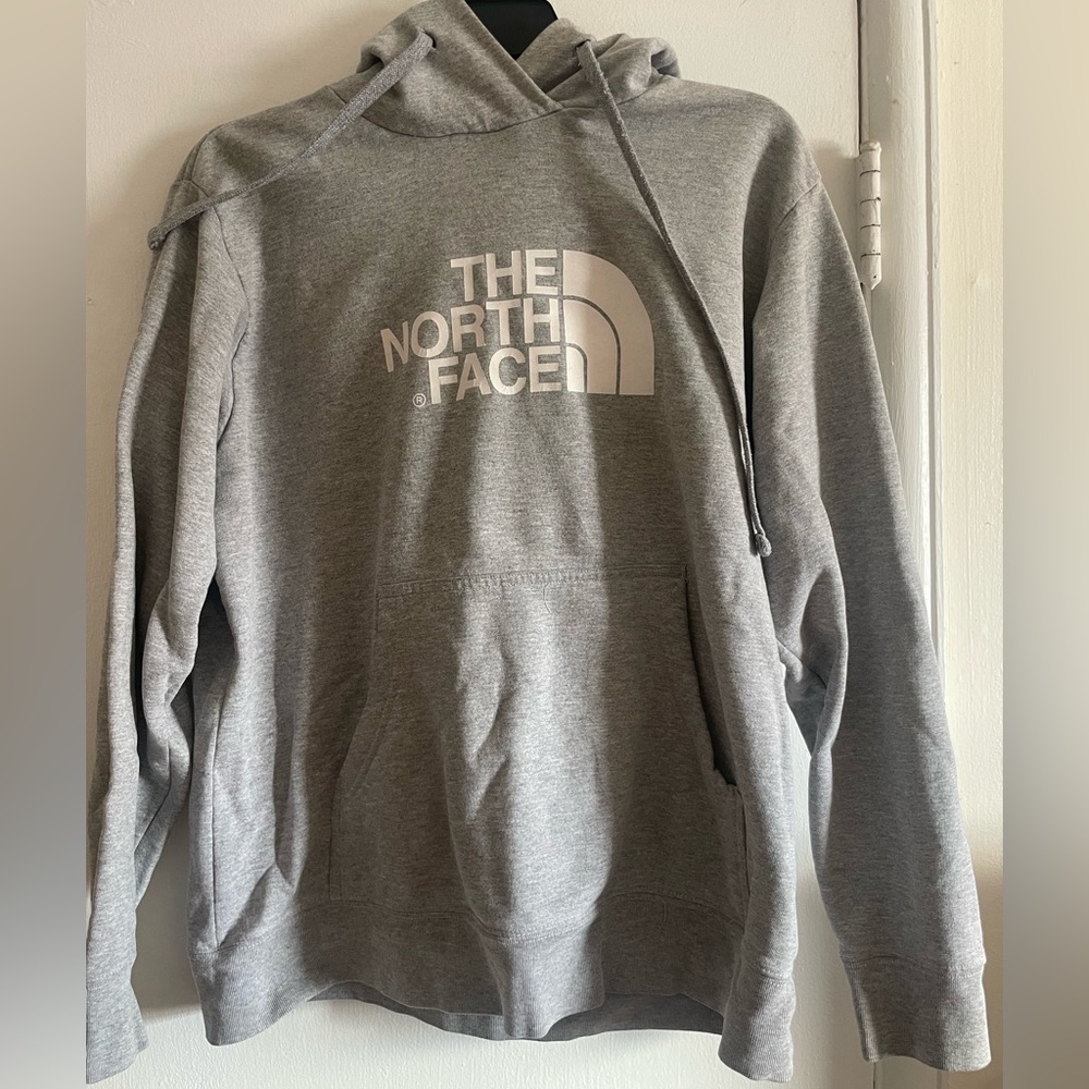 Mens Large North Face Sweatshirt in Gray- Used